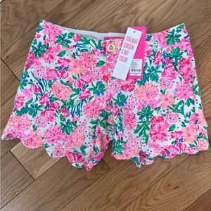 Lilly Pulitzer NWT Buttercup 5” Shorts sz2
